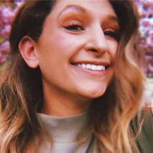 Meet your Posher, Yianna